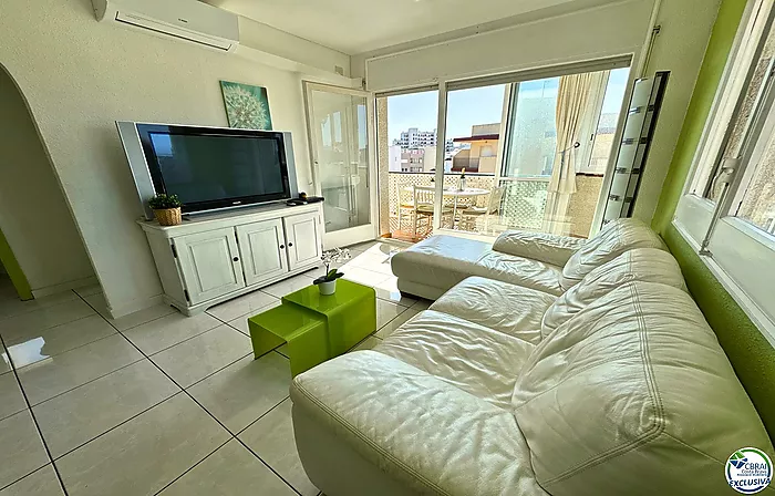 BONITO APARTAMENTO MUY LUMINOSO DE 2 HABITACIONES EN SANTA MARGARITA A 300 METROS DE LA PLAYA.