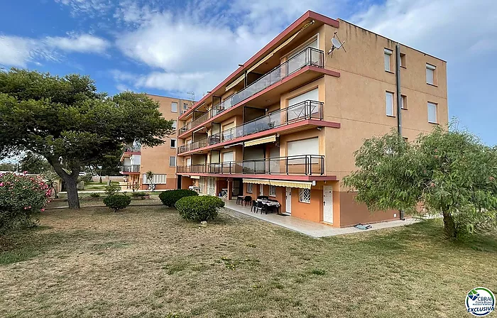 Estudio en zona natural de ensueño, sobre la zona natural de la playa de la Rubina de Empuriabrava