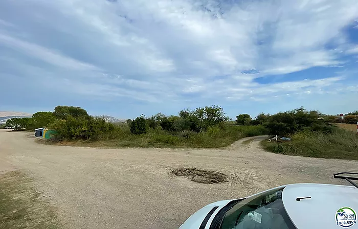 Estudio en zona natural de ensueño, sobre la zona natural de la playa de la Rubina de Empuriabrava