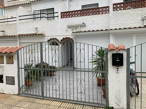 Très Belle Maison de Pecheurs avec amarre privée à Santa Margarita