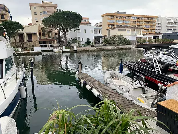 Très Belle Maison de Pecheurs avec amarre privée à Santa Margarita