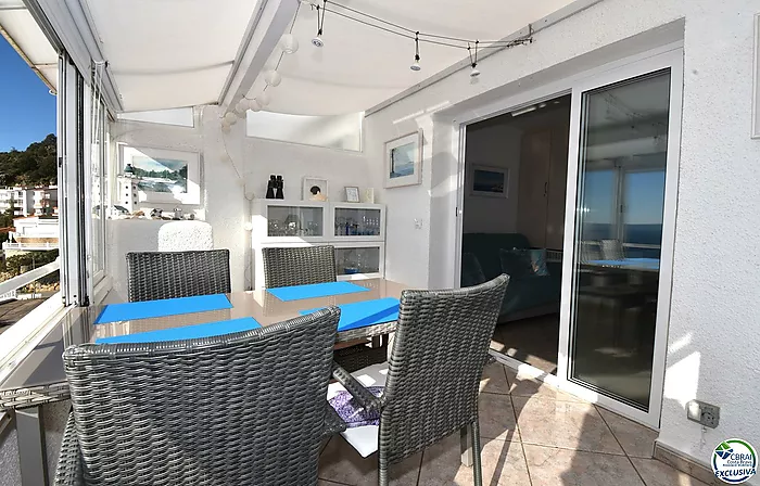 ROSES - CANYELLES: Bonita casa con licencia turística, vistas al mar y piscina en venta