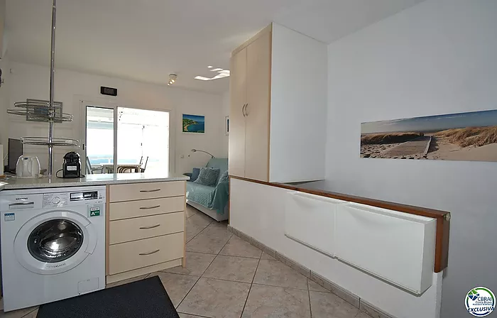 ROSES - CANYELLES: Bonita casa con licencia turística, vistas al mar y piscina en venta