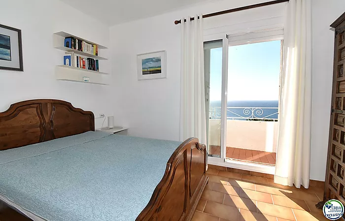 ROSES - CANYELLES: Bonita casa con licencia turística, vistas al mar y piscina en venta