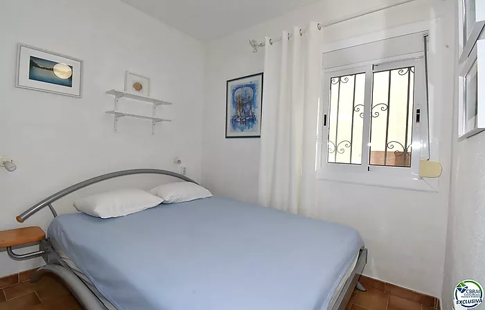 ROSES - CANYELLES: Bonita casa con licencia turística, vistas al mar y piscina en venta