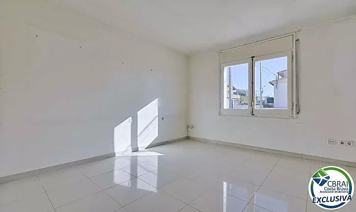 Casa con gran potencial, espaciosa, bien ubicada, con piscina y vistas al castillo de Torroella de Montgrí