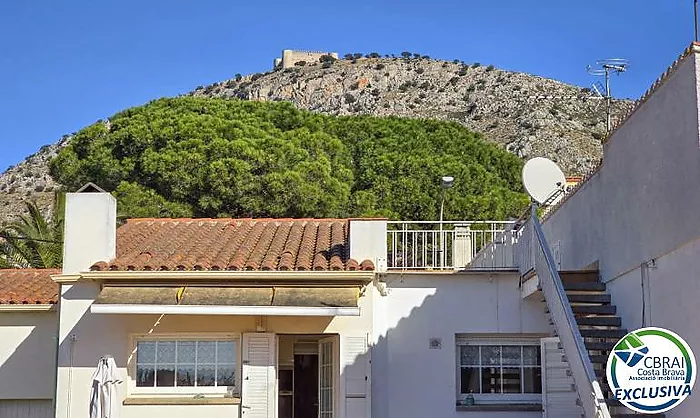 Maison avec un grand potentiel, spacieuse, bien située, avec piscine et vue sur le château de Torroella de Montgrí