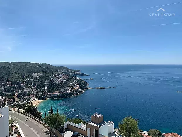 Villa vue mer fantastique avec studio indépendant et licence touristique à Canyelles Rosas