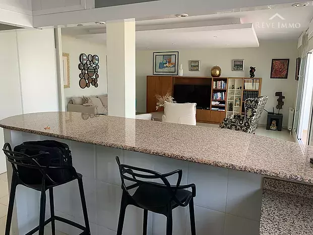 MAGNÍFICO APARTAMENTO CON EXCEPCIONALES VISTAS AL MAR EN ROSES