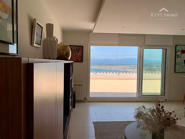 MAGNÍFICO APARTAMENTO CON EXCEPCIONALES VISTAS AL MAR EN ROSES