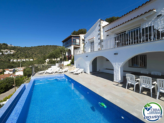 Maison avec la vue sur la mer