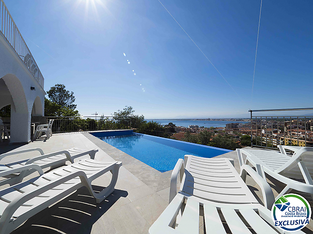 Maison avec la vue sur la mer