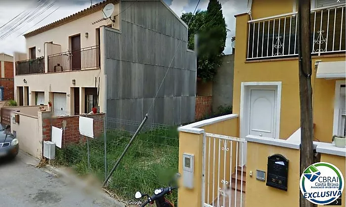 Terreno edificable con opción de construir una casa