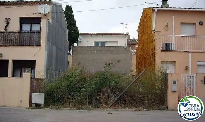 Terreno edificable con opción de construir una casa