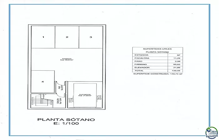 ¡Oferta especial de constructores! Edificio de 4 apartamentos con planos de construcción.