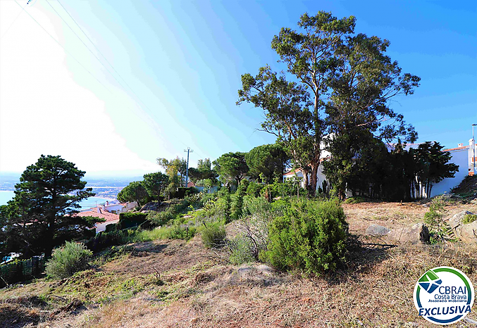 Terreno urbano de 1150m2 con vistas al mar