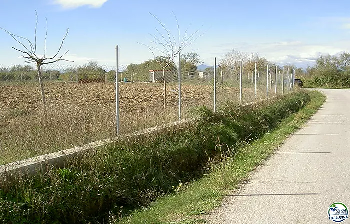 TERRENO DE 5.000 M2.