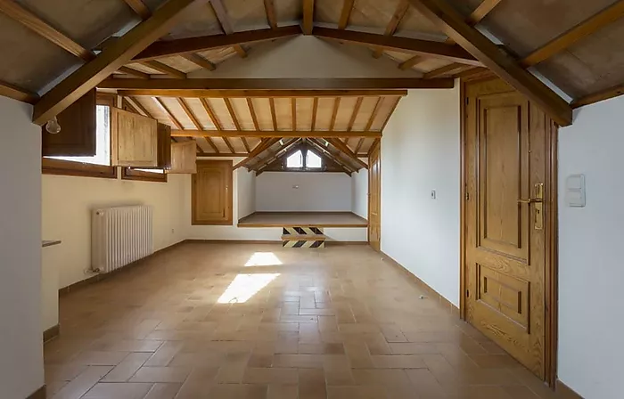 Magnifica vivienda sobre un terreno de 2 Has en Sant Climent Sescebes