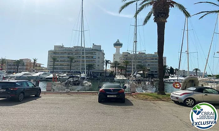 PORT ARGONAUTAS Maison avec vue sur le canal avec 3 chambres et garage