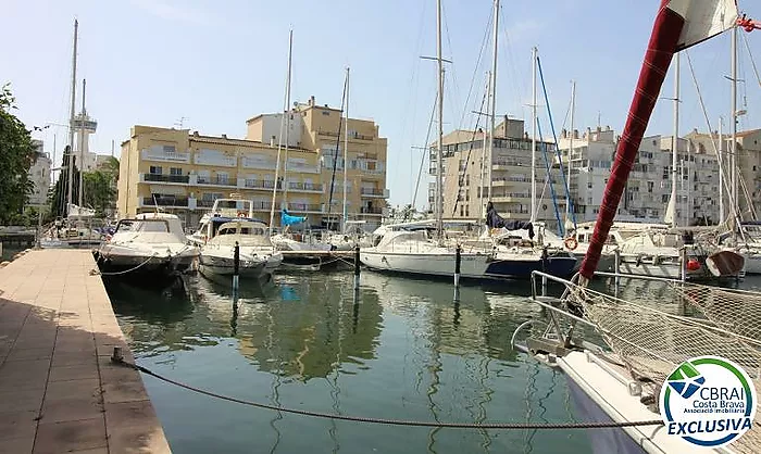 PORT ARGONAUTAS Maison avec vue sur le canal avec 3 chambres et garage