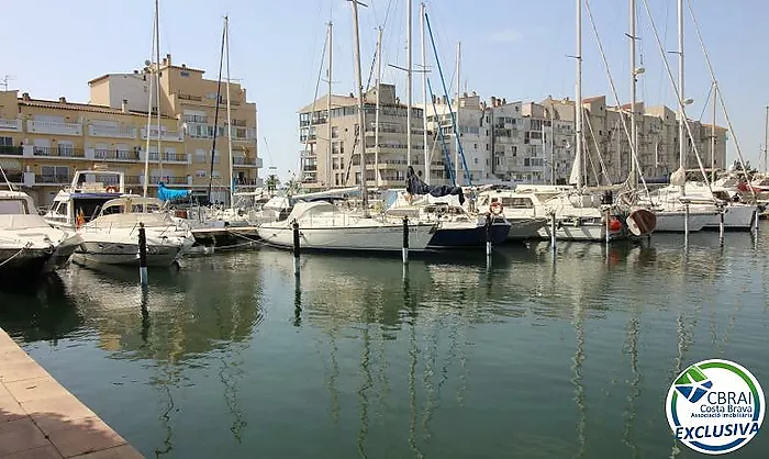 PORT ARGONAUTAS Maison avec vue sur le canal avec 3 chambres et garage