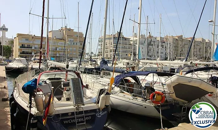 PORT ARGONAUTAS Maison avec vue sur le canal avec 3 chambres et garage