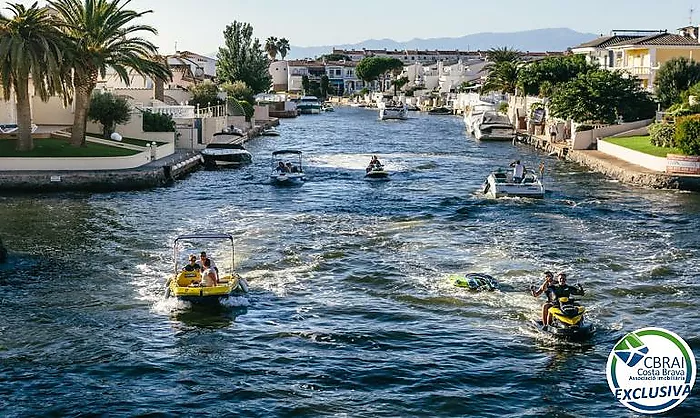 PORT ARGONAUTAS Maison avec vue sur le canal avec 3 chambres et garage