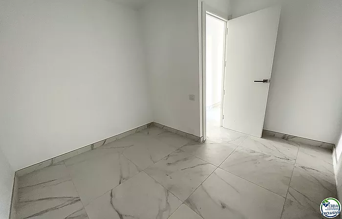 IMPRESIONANTE VISTA AL CANAL - APARTAMENTO DE 3 DORMITORIOS EN ROSAS SANTA MARGARITA