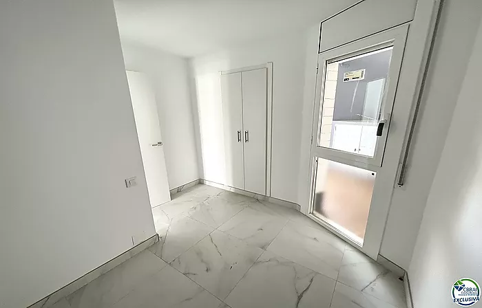 IMPRESIONANTE VISTA AL CANAL - APARTAMENTO DE 3 DORMITORIOS EN ROSAS SANTA MARGARITA