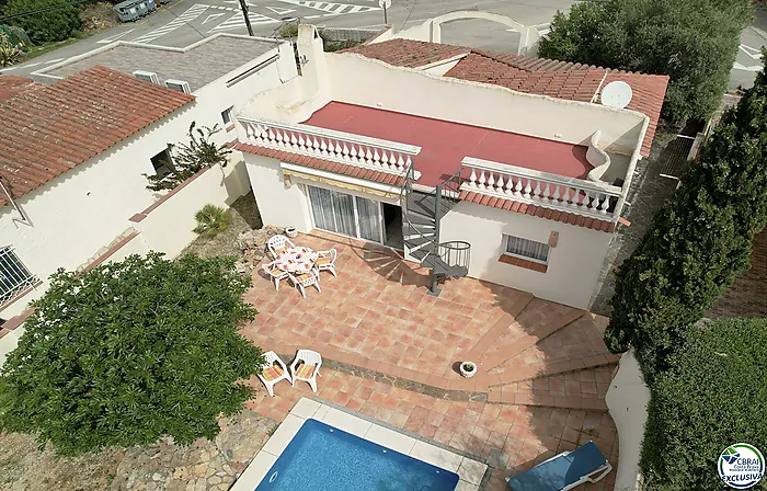 Villa en la exclusiva zona de Mas Fumats dónde pasar momentos inolvidables con su familia