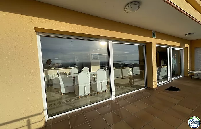 Villa con vista al mar y piscina en la tranquila zona de Mas Fumats dónde pasar momentos inolvidables con su familia