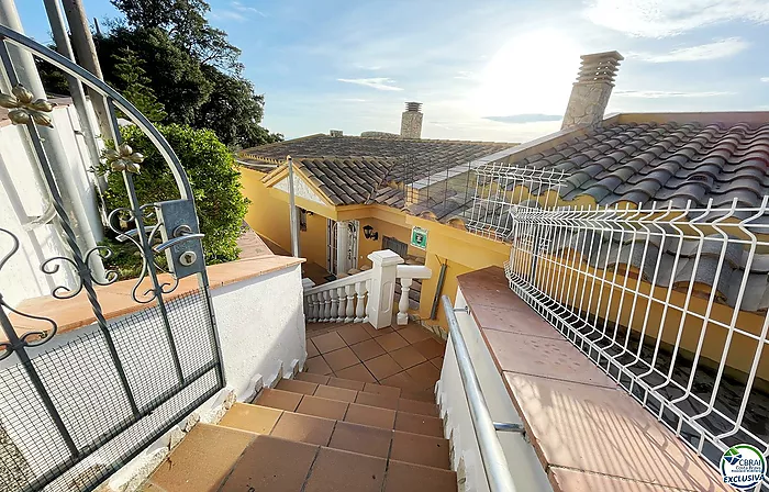 Villa avec vue mer et piscine dans le quartier calme de Mas Fumats où vous pourrez passer des moments inoubliables en famille