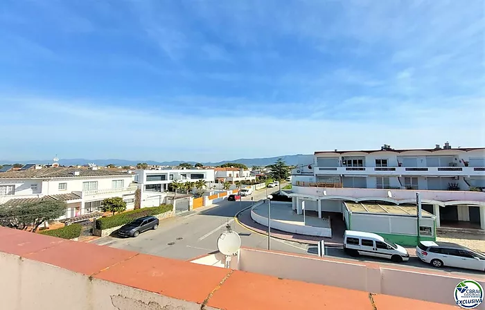 Bel appartement avec terrasse et style moderne