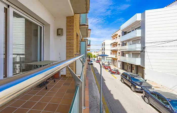 APPARTEMENT AU CENTRE DE ROSES AVEC GRANDE TERRASSE