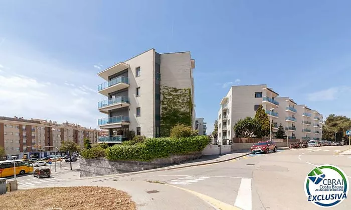 Magnífico ático de 2 dormitorios en una residencia muy bonita con piscina