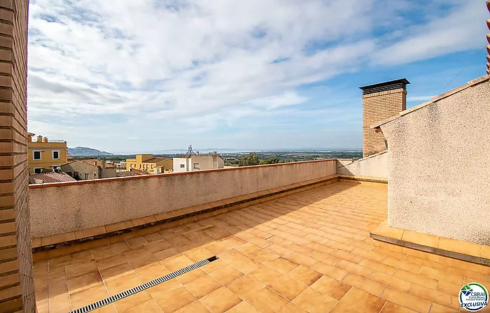 Espectacular piso en un edifico tranquilo en Palau Saverdera