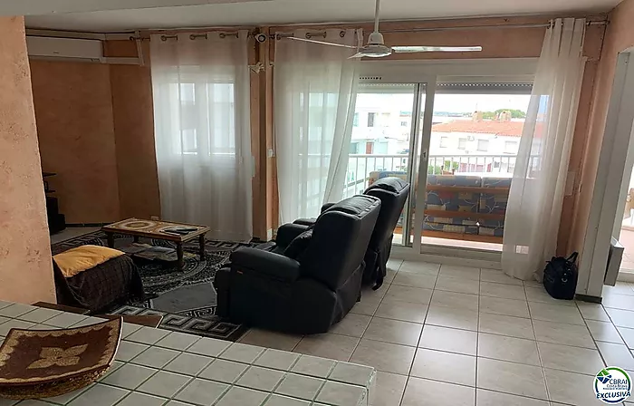 Rare Double Appartement à Santa Margarita Rosas avec Amarrage communautaire de 7 mètres