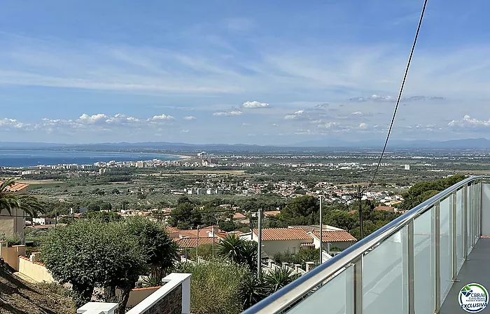 Jolie maison jumelée avec 2 appartements séparées et piscine privée