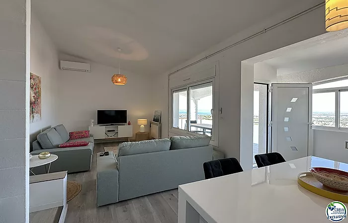 Para invertir o disfrutar ! Casa adosada y completamente reformada con 2 apartamentos y piscina privada