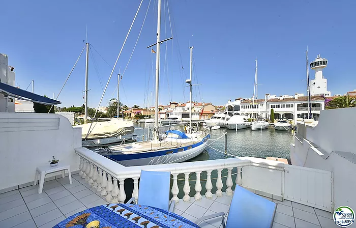 Casa de pescador en el sector Salins en venta con amarre de 12,5 x 4 m para velero, Empuriabrava