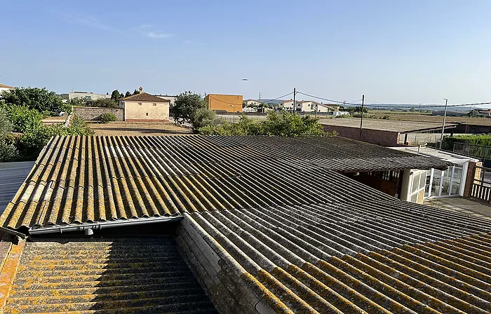 CASA PARA REFORMAR CON LOCAL Y 3 PARCELAS