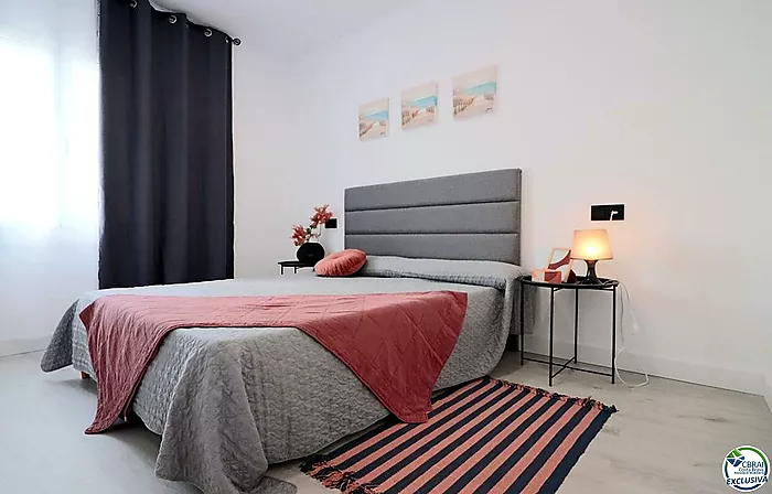 Apartamento moderno completamente renovado con vistas al canal