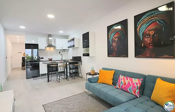 Apartamento moderno completamente renovado con vistas al canal