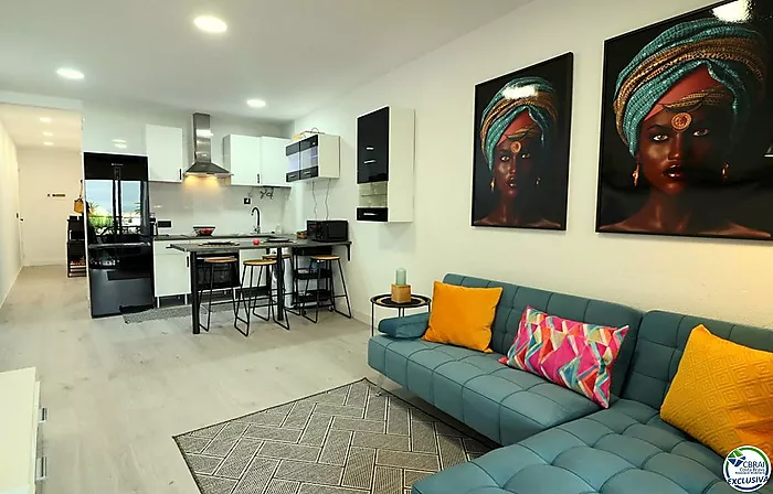 Apartamento moderno completamente renovado con vistas al canal