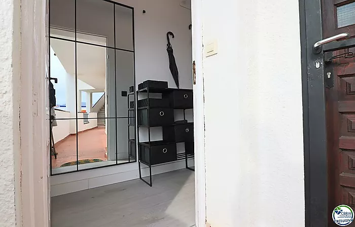 Appartement moderne entièrement rénové avec vue sur le canal