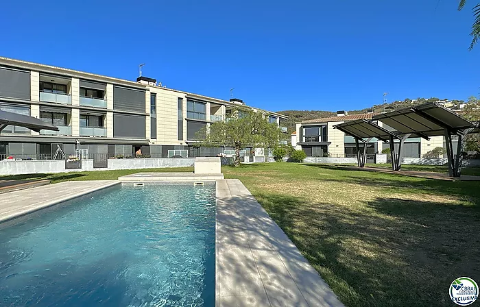 Magnifique appartement avec piscine commune à Roses.