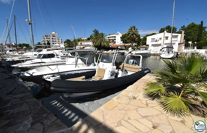 Maison pêcheur avec deux chambres, double terrasses garage et amarre à vendre