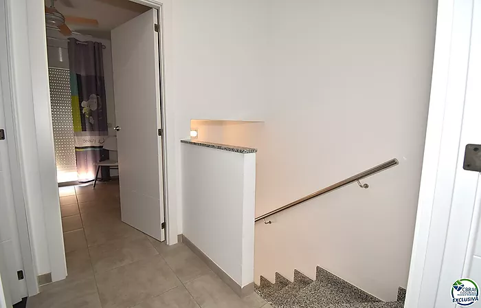 EMPURIABRAVA: Casa nueva con dos dormitorios, patio y garaje en venta