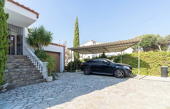 Magnifique maison avec vue mer et piscine à Mas Fumats