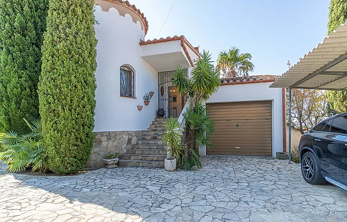 Magnifique maison avec vue mer et piscine à Mas Fumats